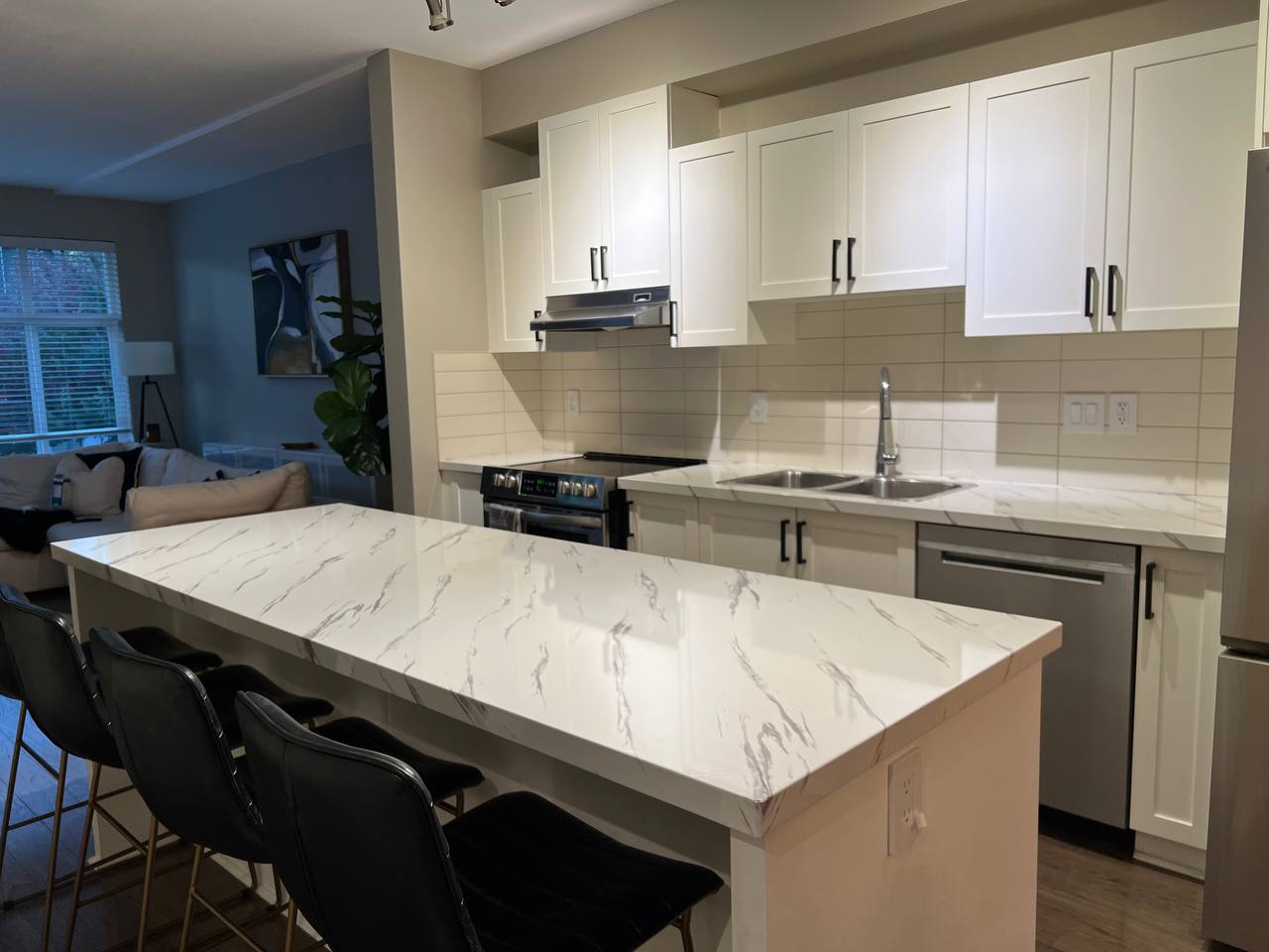 Kitchen Vinyl Wraps – A Fast & Affordable Kitchen Makeover